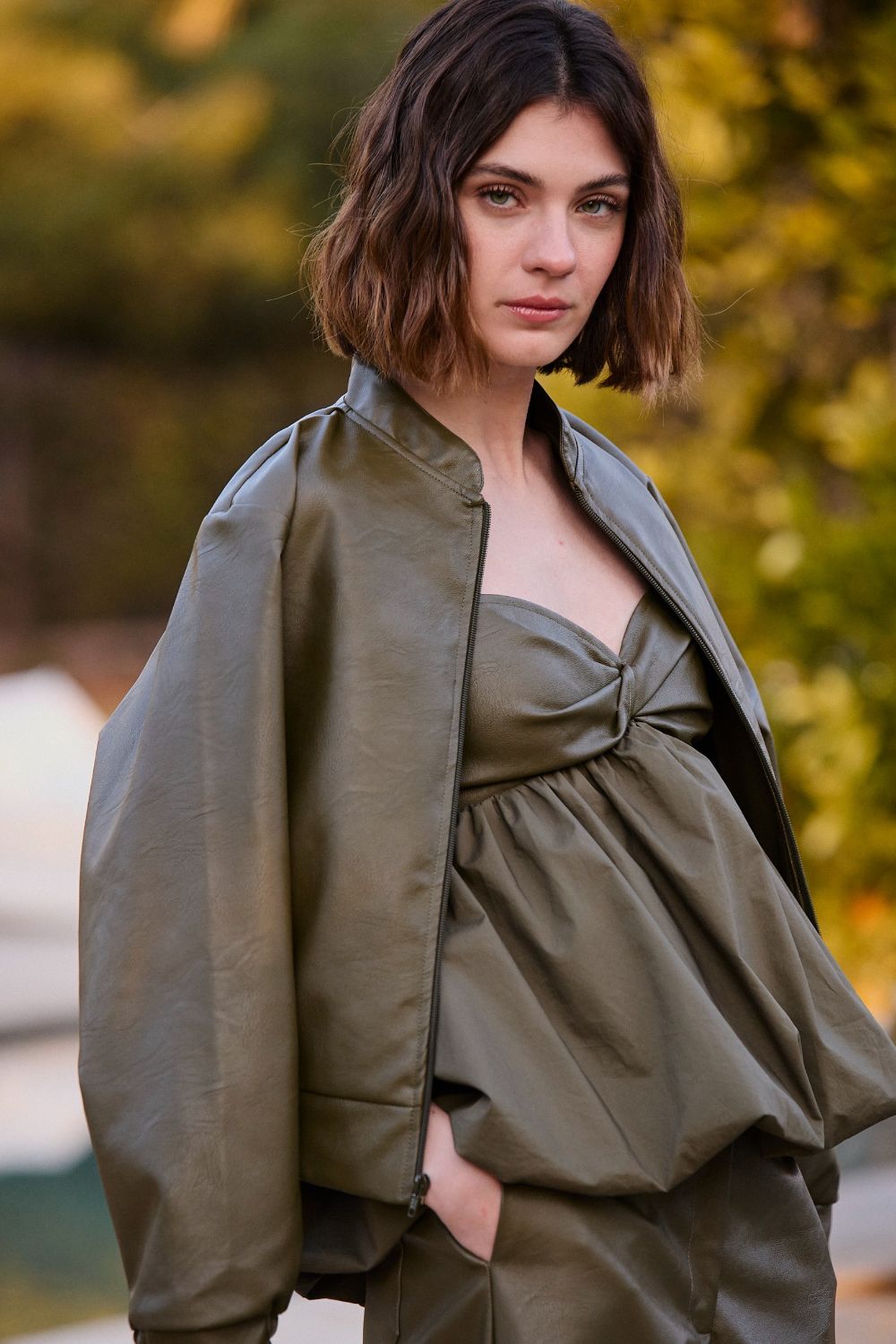 CHAQUETA RENATA CUERINA VERDE OLIVA