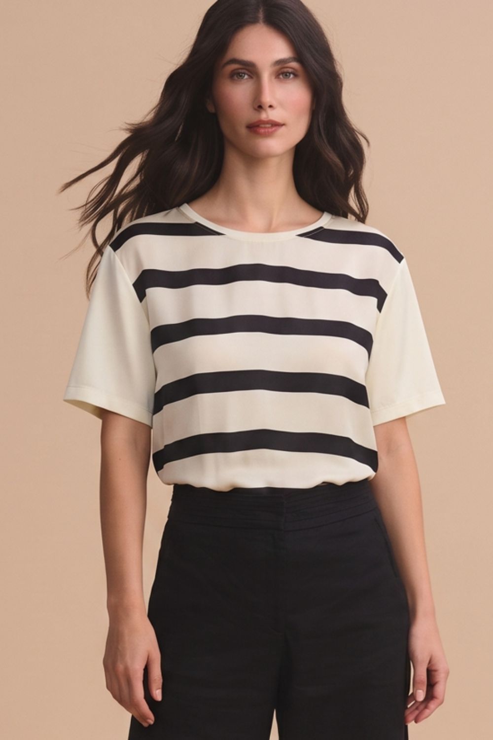 Camiseta lourdes line between ivory negro