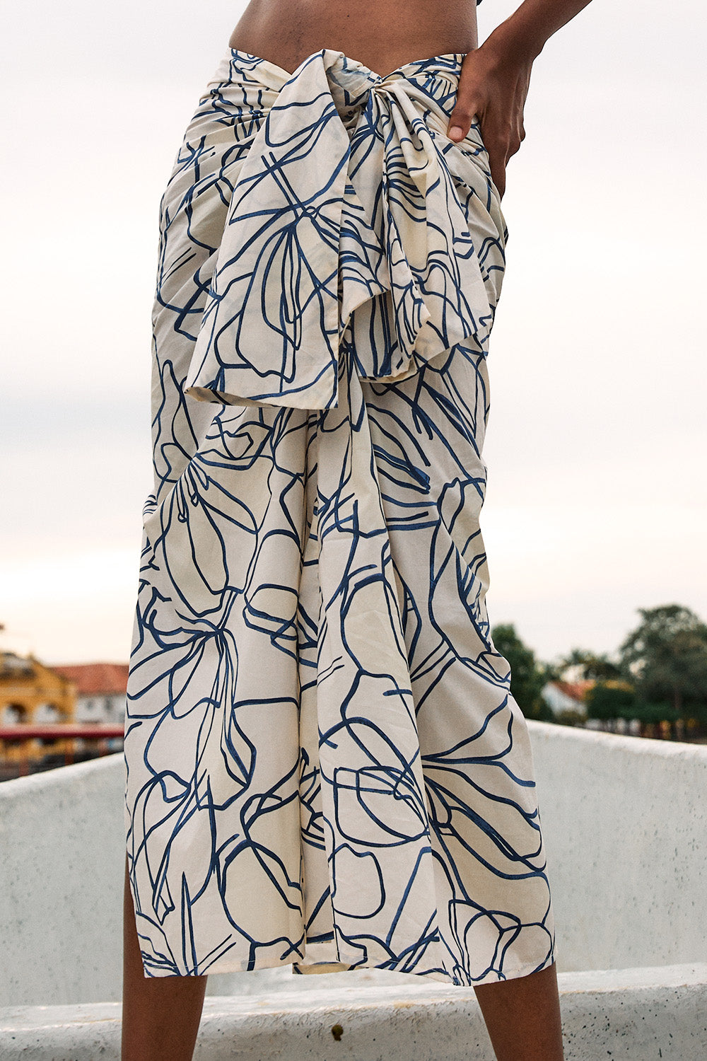 Falda isola ivory navy