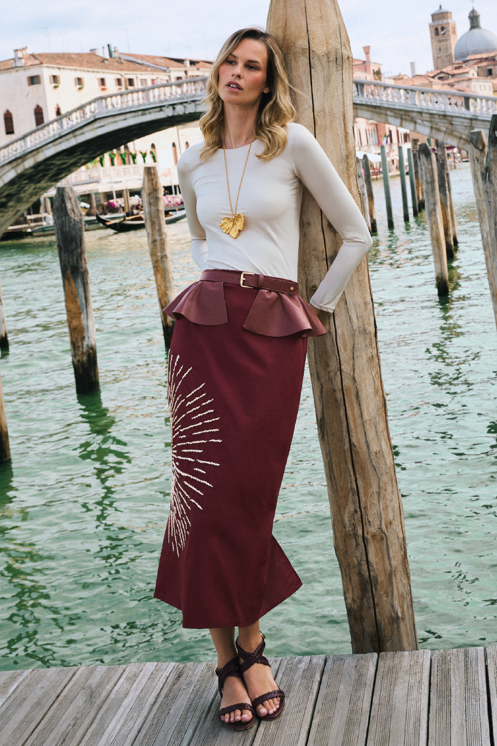 Falda venecia vinotinto