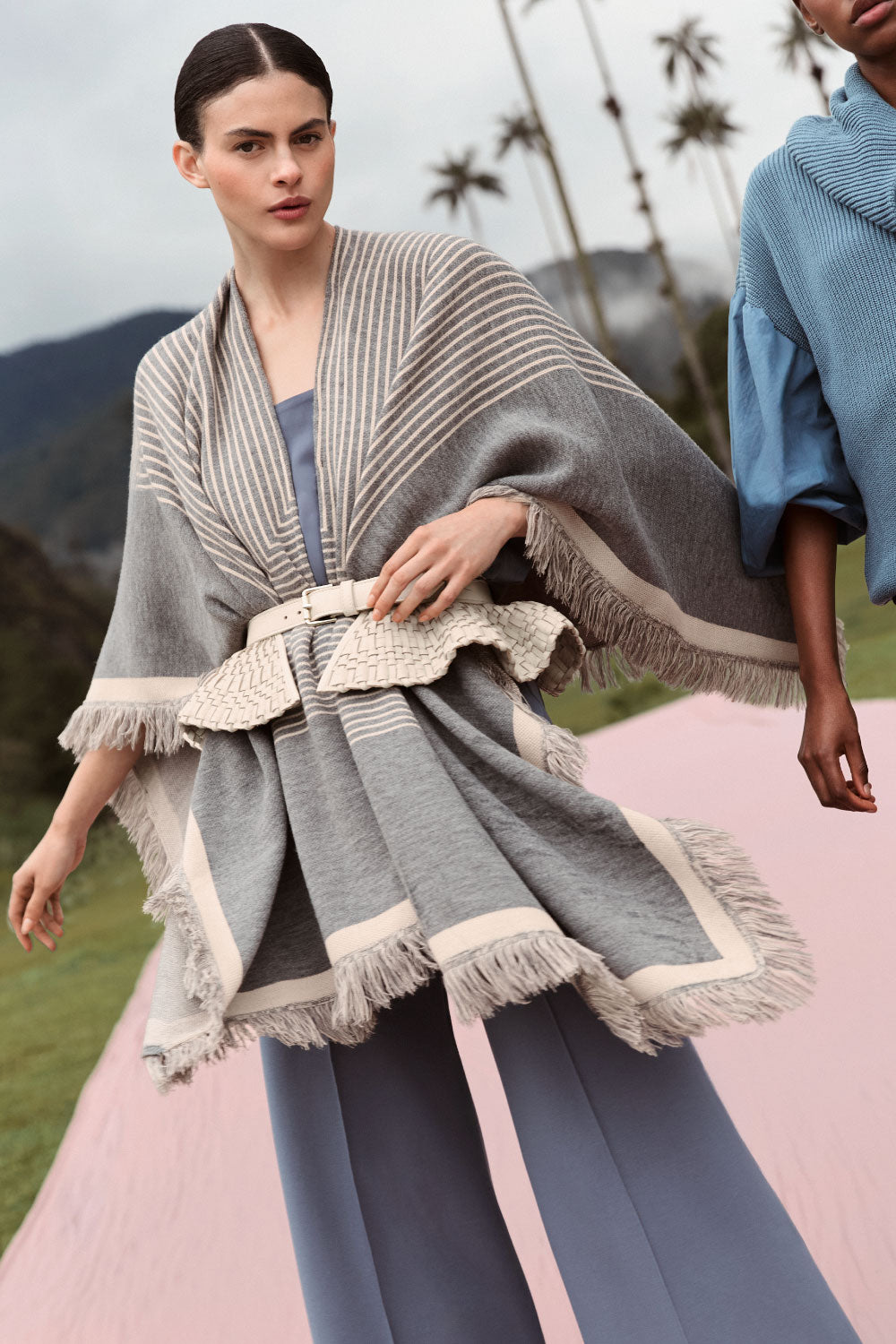 Poncho azufral gray ivory