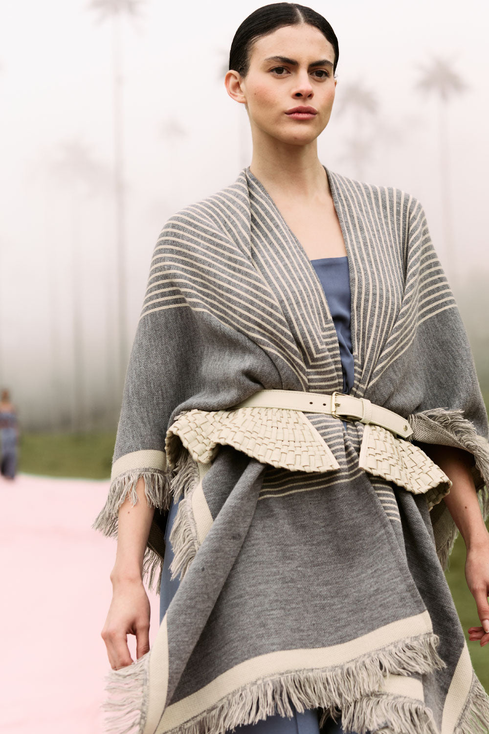 Poncho azufral gray ivory